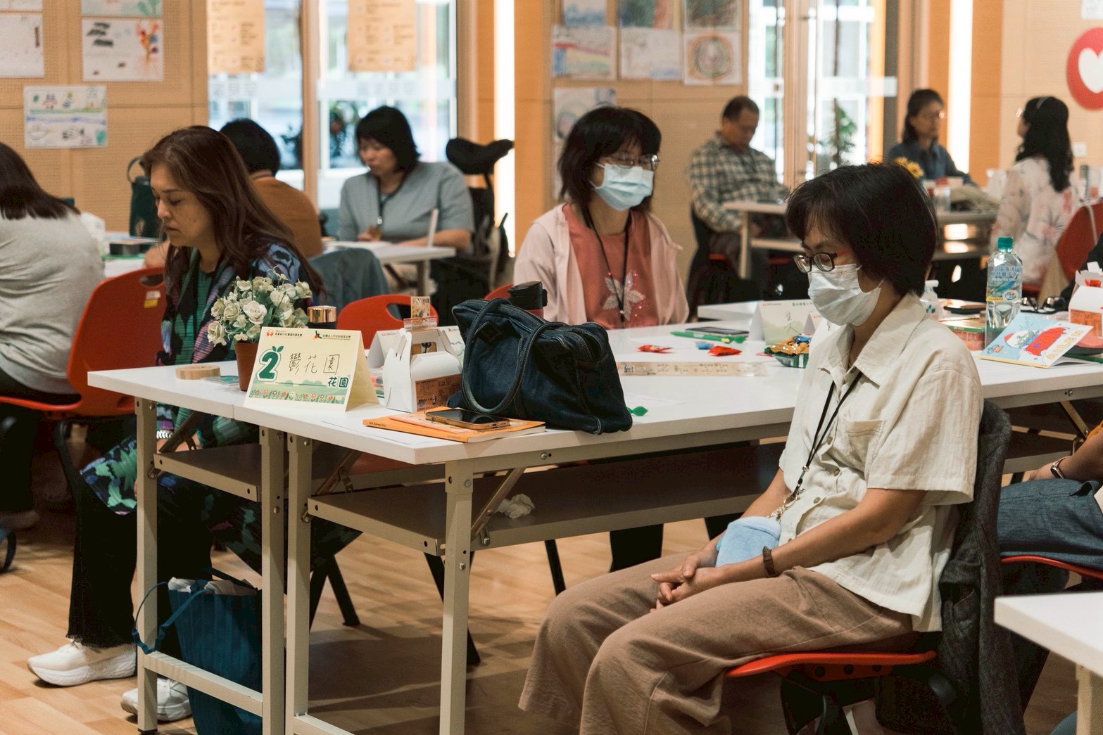 🪴片刻的寧靜，是與自己相遇的開始 在靜坐裡，呼吸也成了一種溫柔的對話